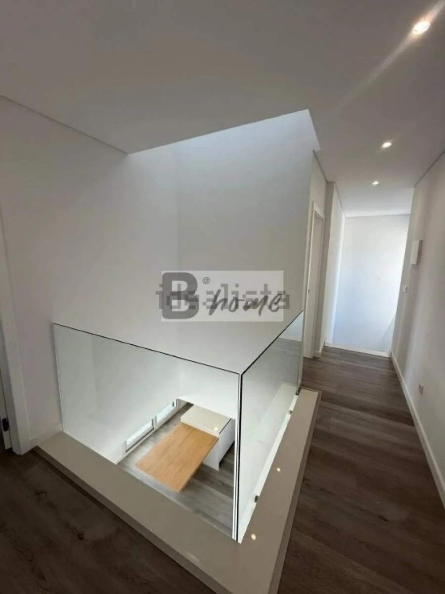 Moradia T4 para Venda em Corroios Foto 16