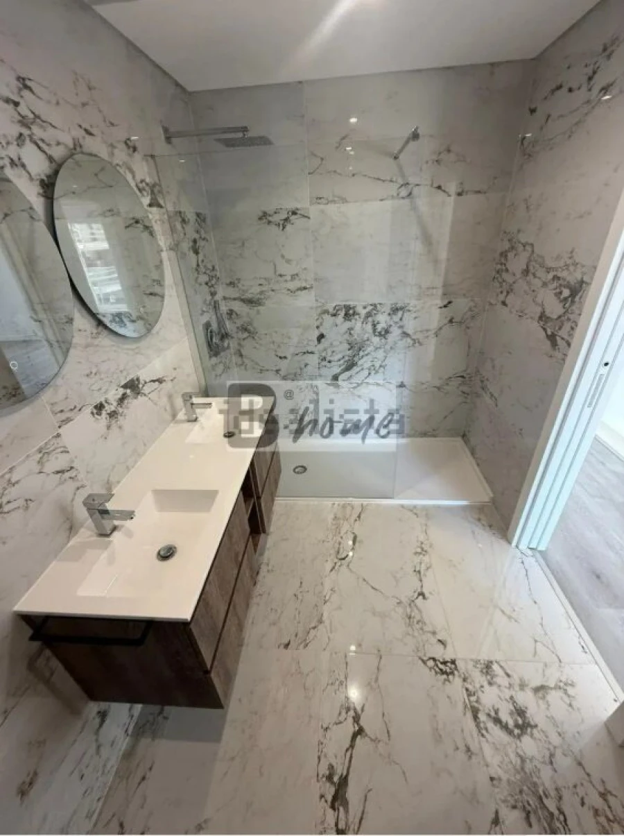 Moradia T4 para Venda em Corroios Foto 25