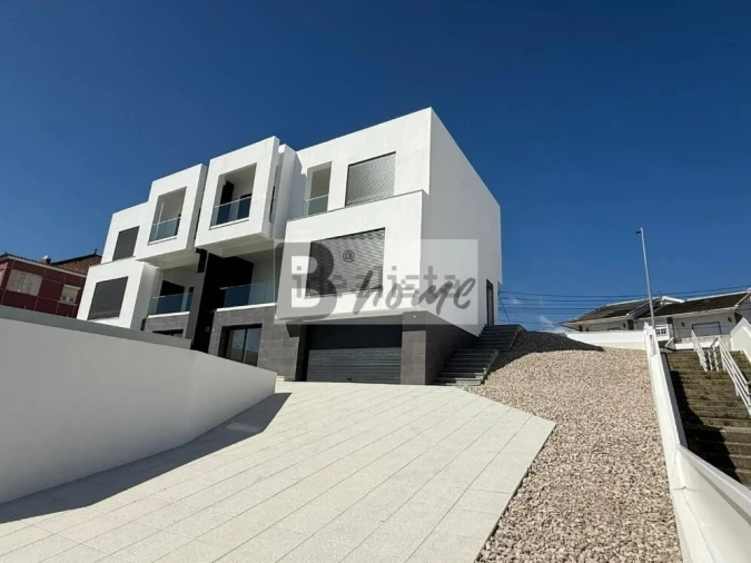 Moradia T4 para Venda em Corroios Foto 28