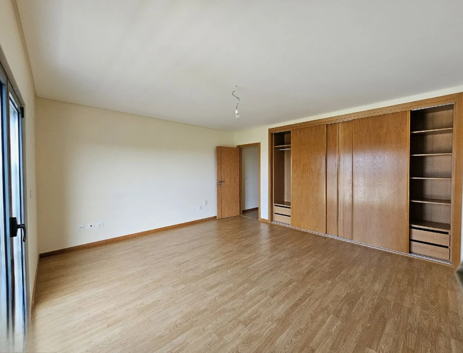 Moradia T4 para Venda em Silveira Foto 15