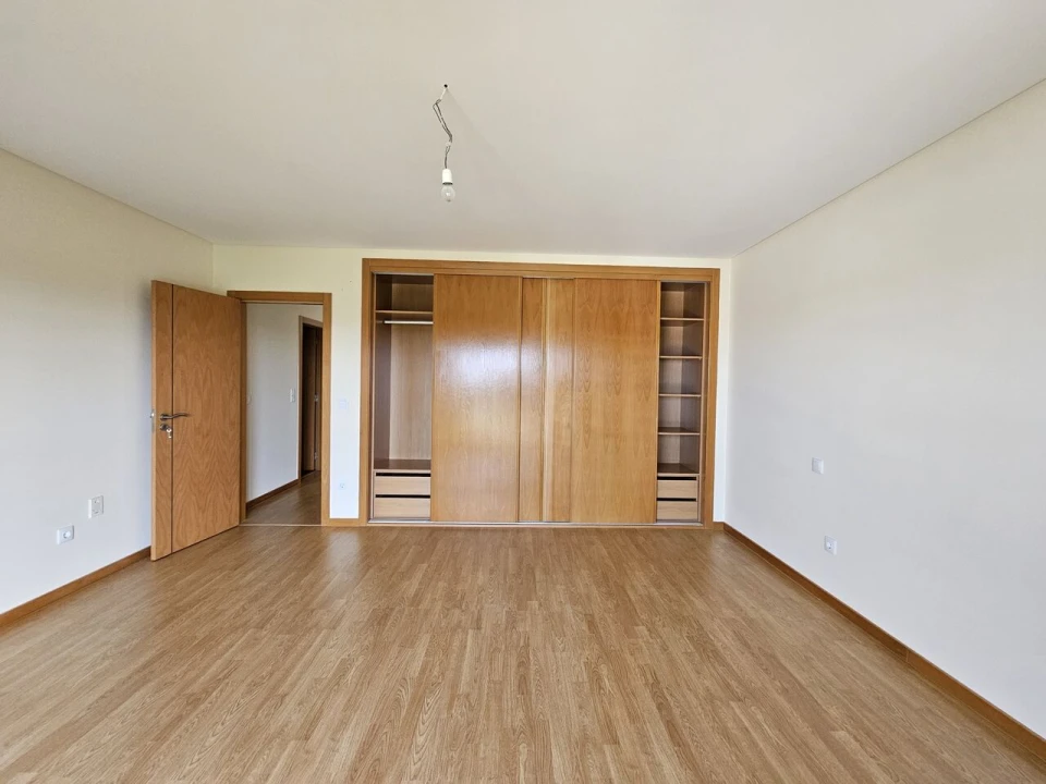 Moradia T4 para Venda em Silveira Foto 18