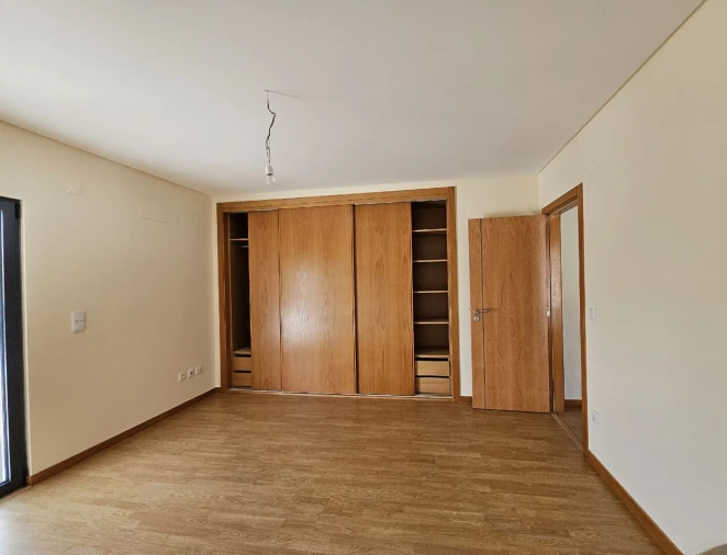 Moradia T4 para Venda em Silveira Foto 24