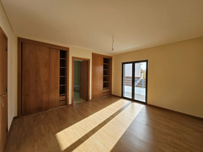 Moradia T4 para Venda em Silveira Foto 25