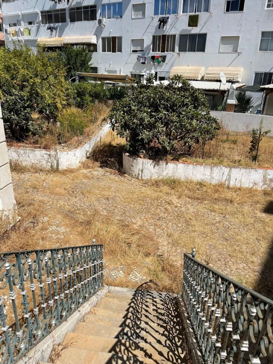 Moradia T8 para Venda em Olhão Foto 5