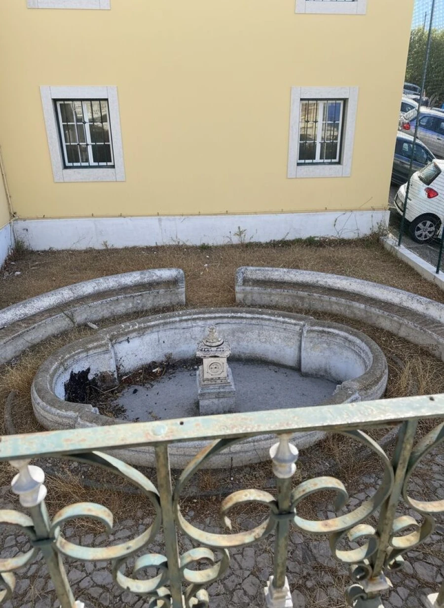 Moradia T8 para Venda em Olhão Foto 11