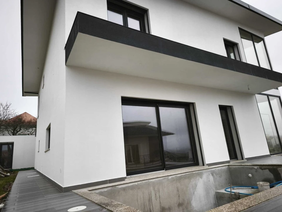 Moradia T3 para Venda em Encarnação Foto 1