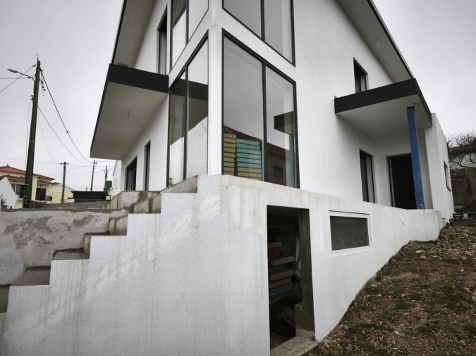 Moradia T3 para Venda em Encarnação Foto 3