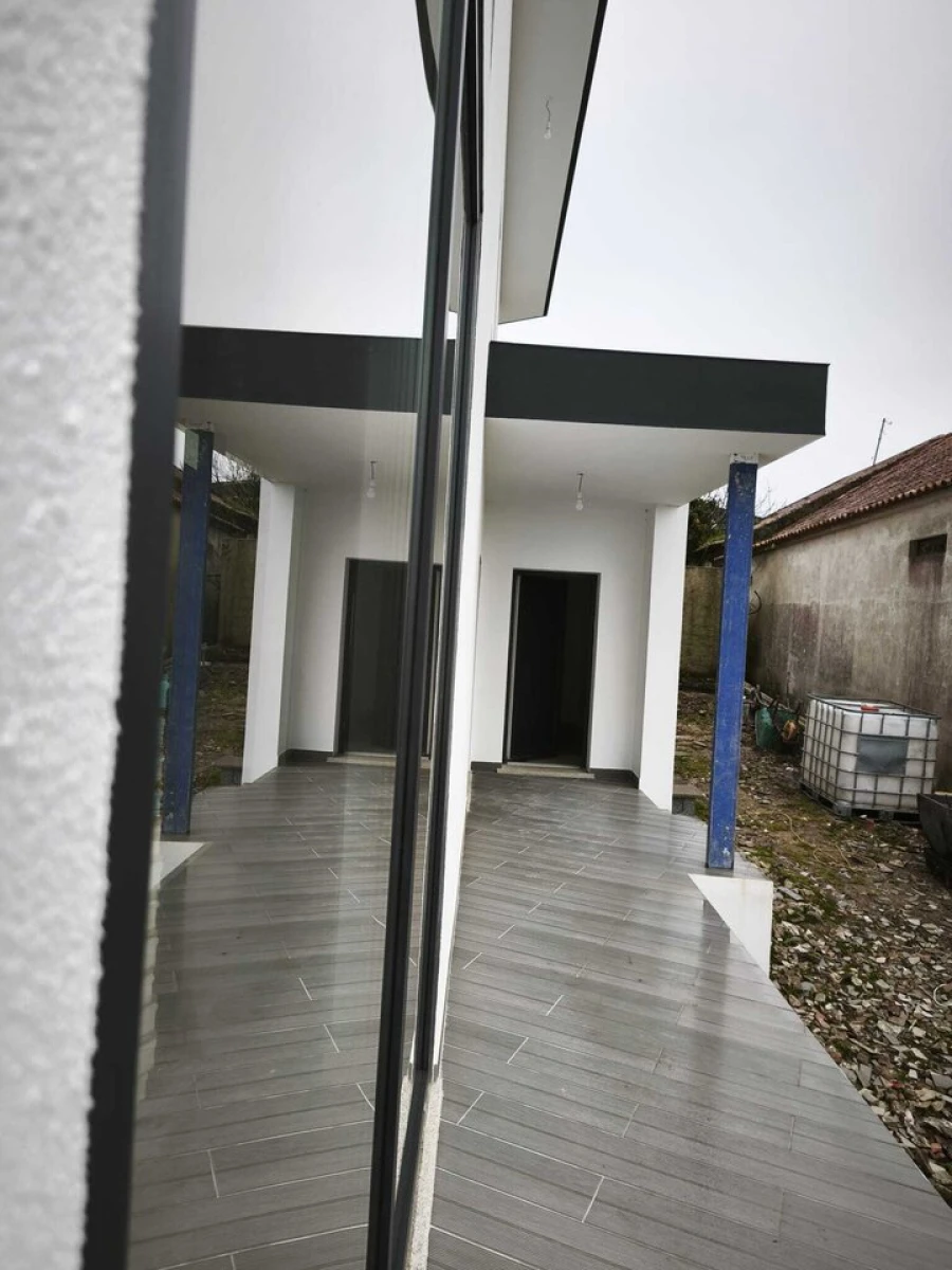 Moradia T3 para Venda em Encarnação Foto 4