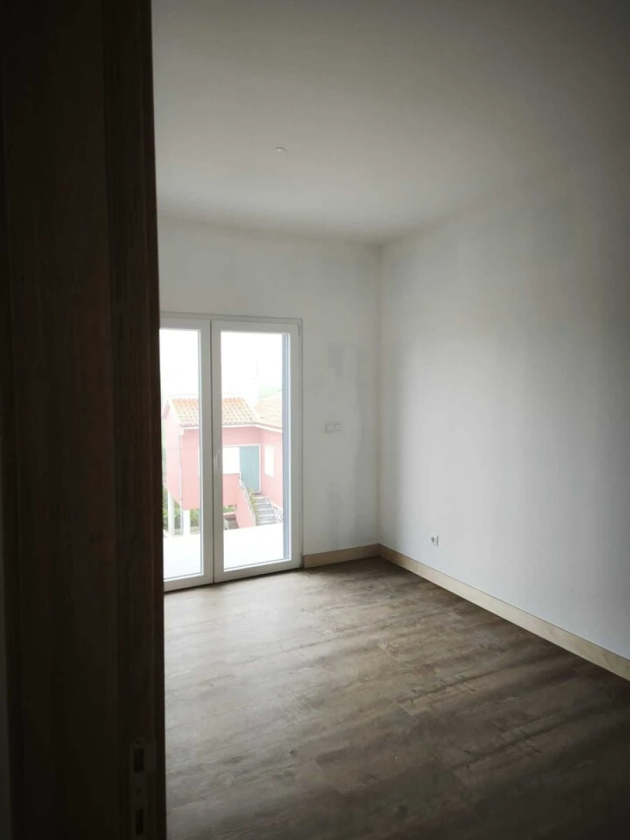 Moradia T3 para Venda em Encarnação Foto 19