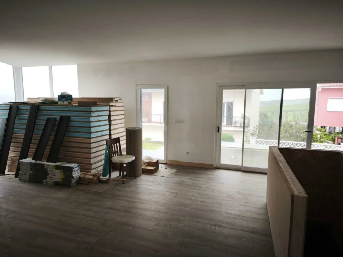 Moradia T3 para Venda em Encarnação Foto 31