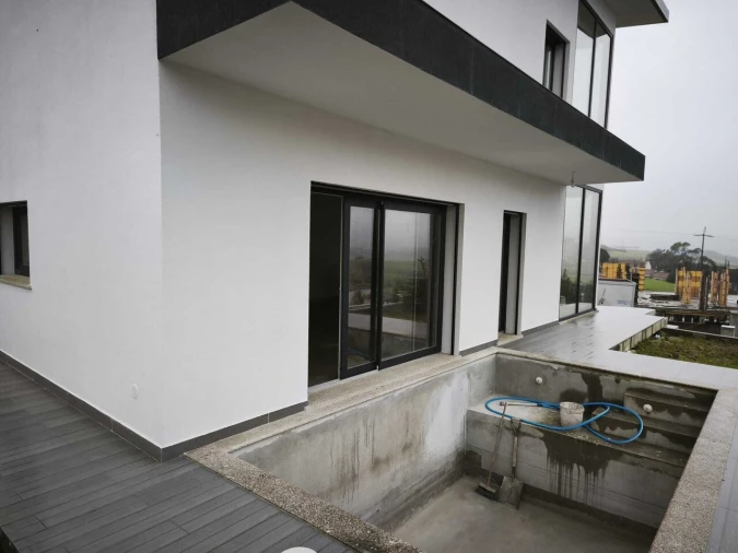 Moradia T3 para Venda em Encarnação Foto 40