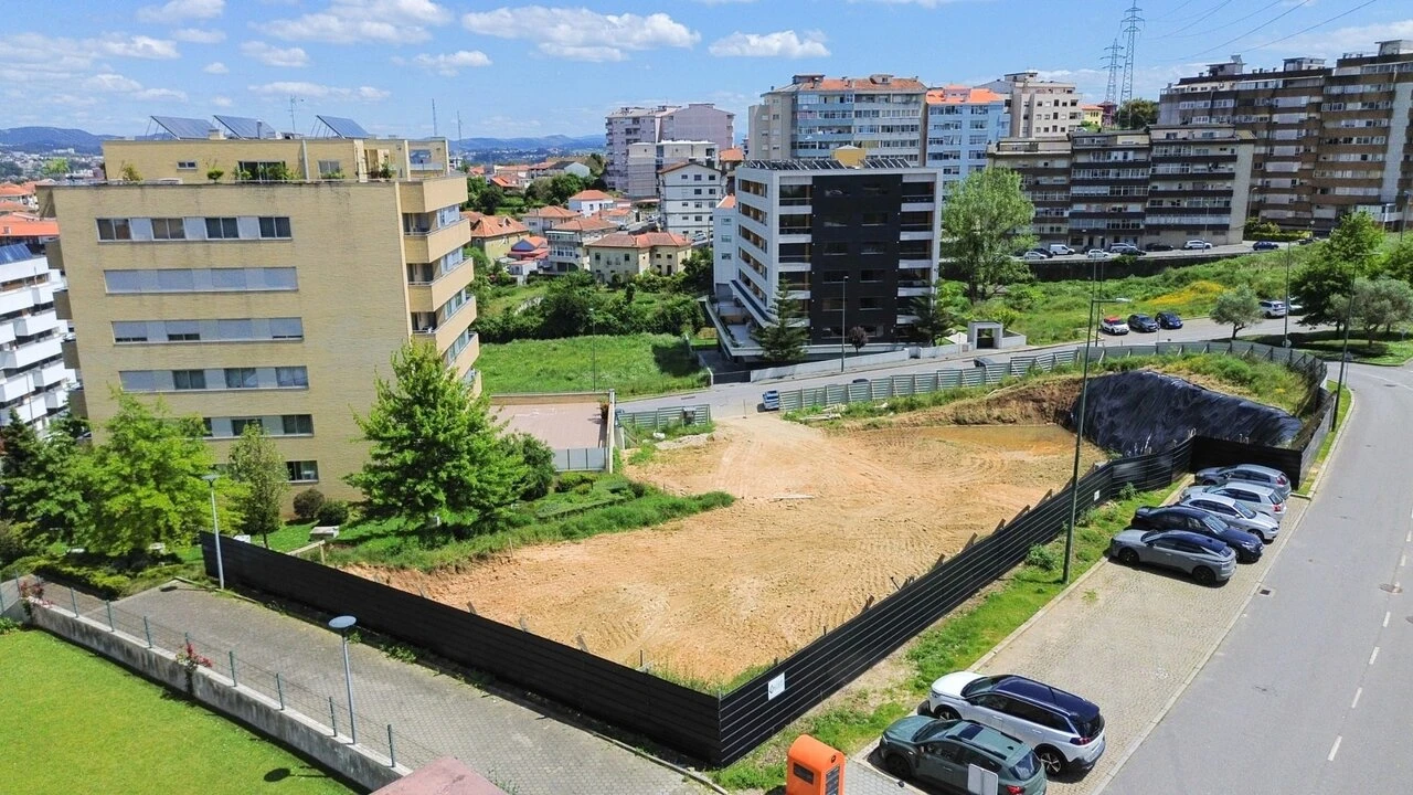 Apartamento T3 para Venda em Oliveira do Douro Foto 2