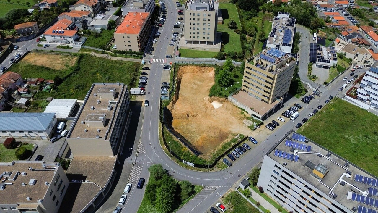 Apartamento T3 para Venda em Oliveira do Douro Foto 1