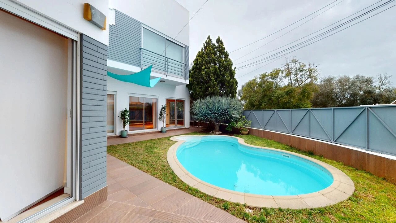 Moradia T5 para Venda em Alvor Foto 4