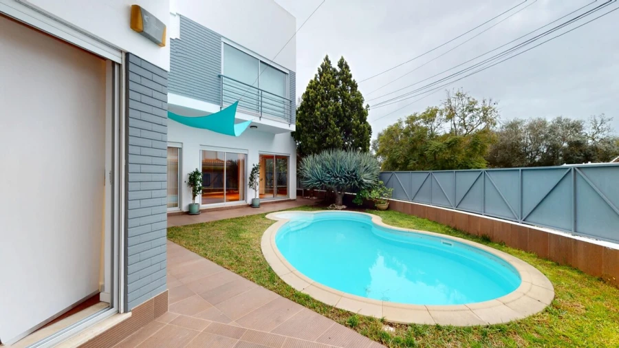 Moradia T5 para Venda em Alvor Foto 4