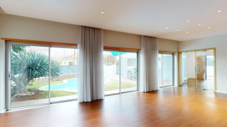 Moradia T5 para Venda em Alvor Foto 8