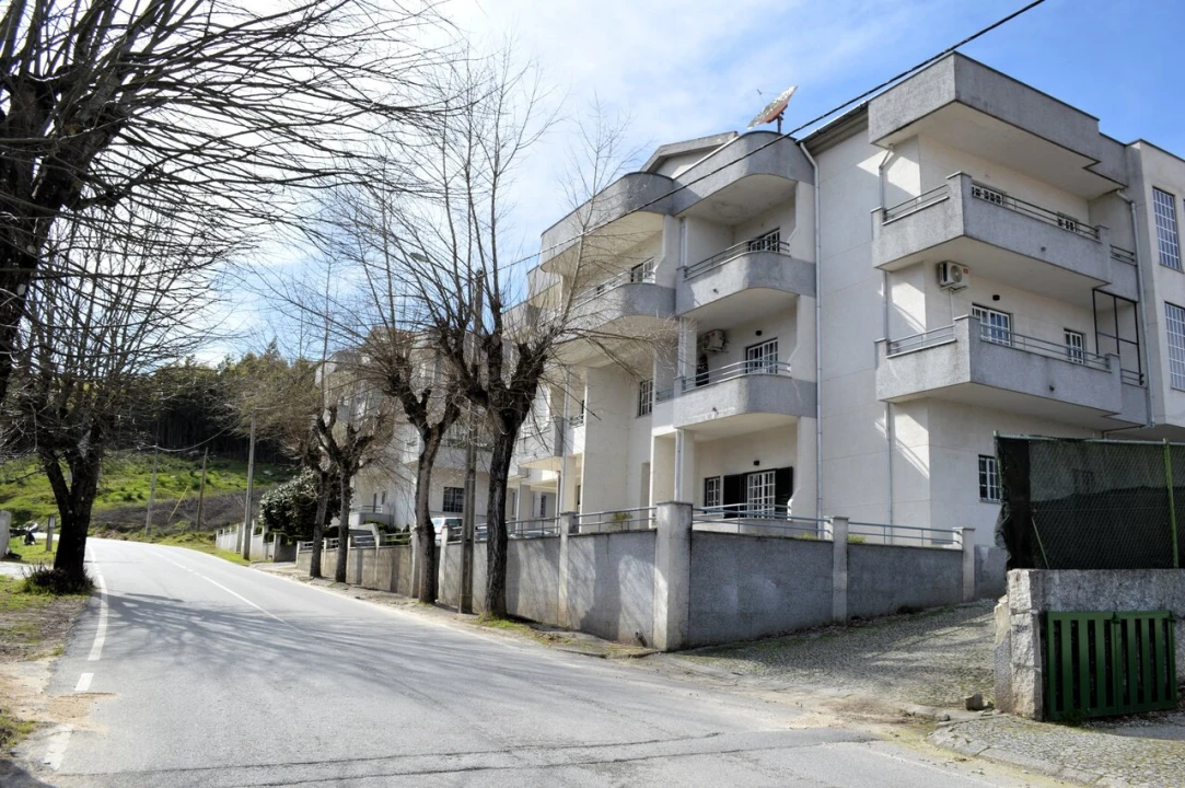 Apartamento T0 para Venda em Canas de Senhorim Foto 3