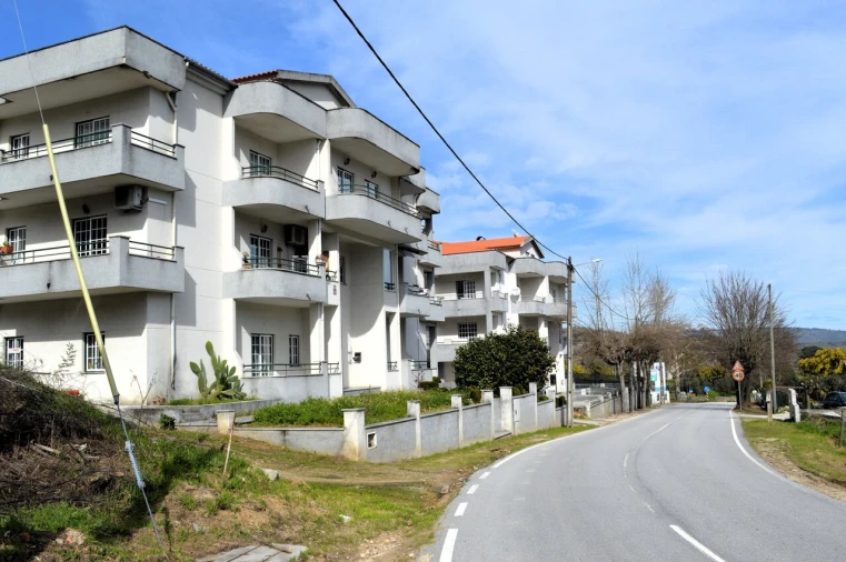 Apartamento T0 para Venda em Canas de Senhorim Foto 2