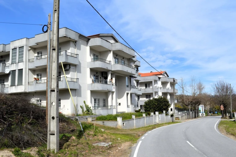 Apartamento T0 para Venda em Canas de Senhorim Foto 13