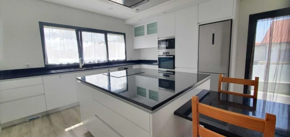Moradia T4 para Venda em Marrazes e Barosa