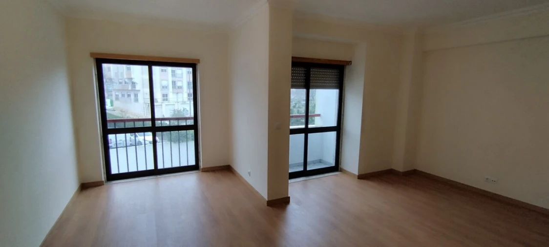 Apartamento T3 para Venda em Rio de Mouro Foto 4