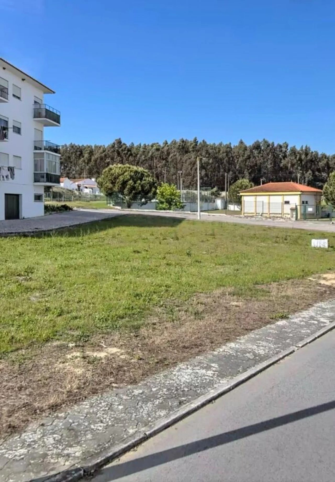 Terreno para Venda em Aveiras de Baixo Foto 1