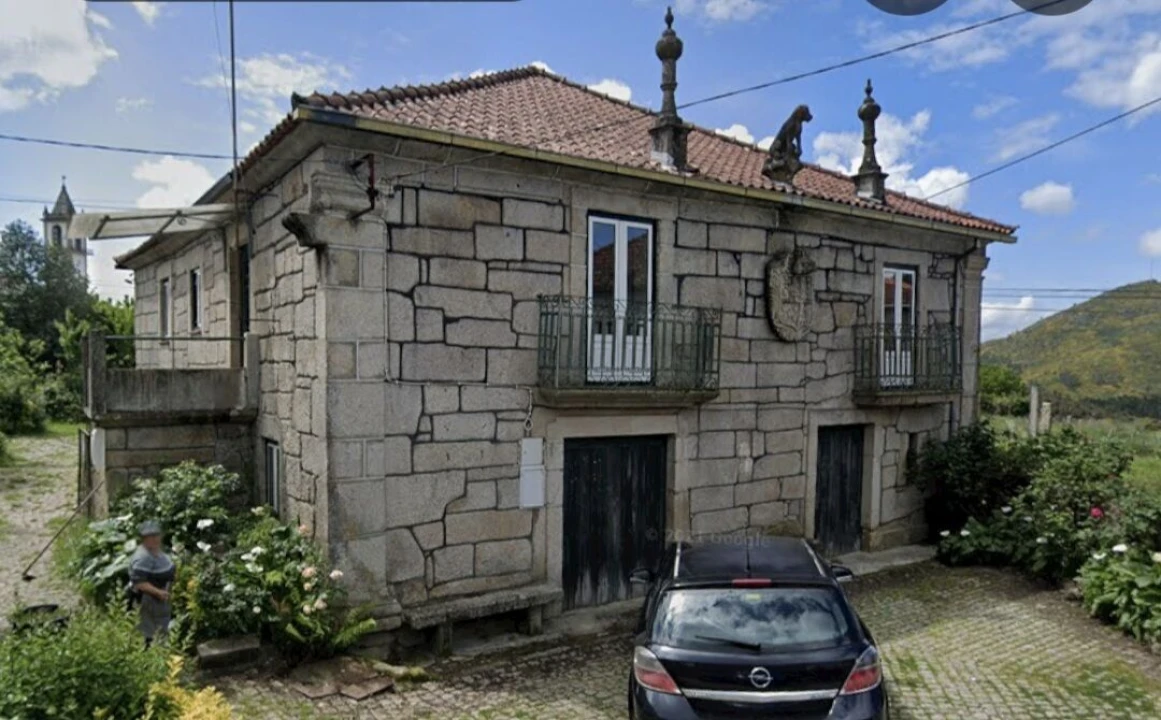 Moradia T7 para Venda em Riba de Mouro Foto 2