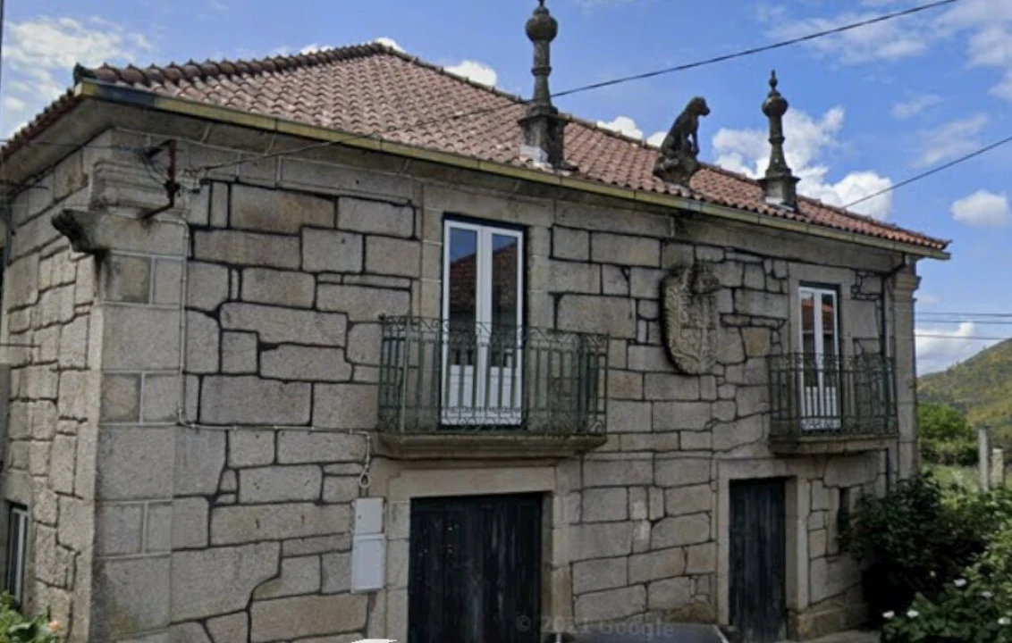 Moradia T7 para Venda em Riba de Mouro Foto 1