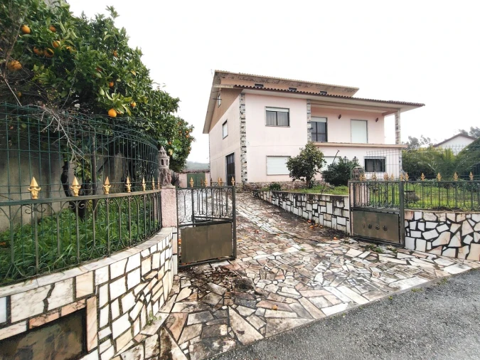 Moradia T4 para Venda em Pussos São Pedro Foto 2