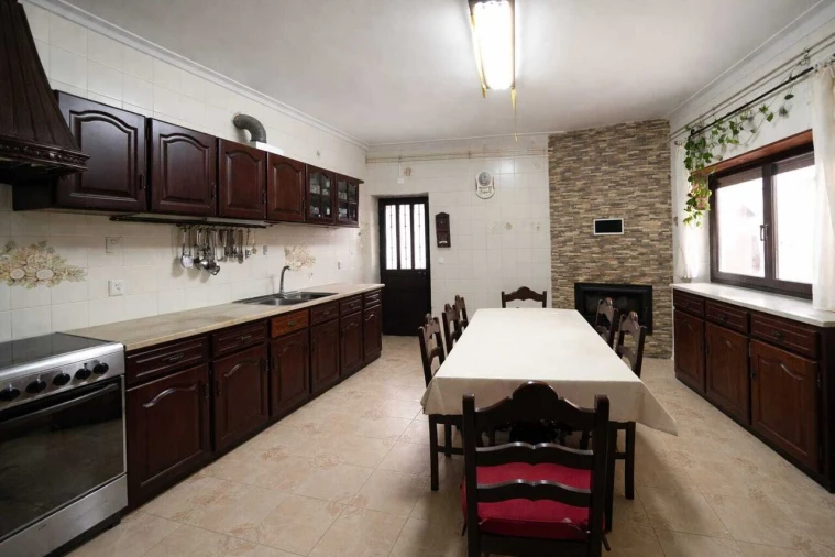 Moradia T4 para Venda em Pussos São Pedro Foto 5