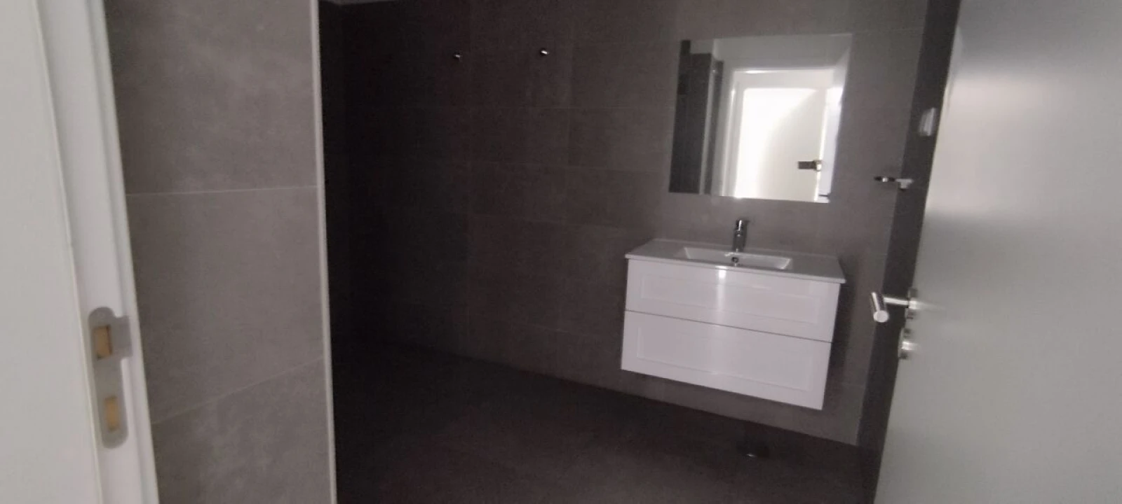 Loja para Arrendamento em Lumiar Foto 7