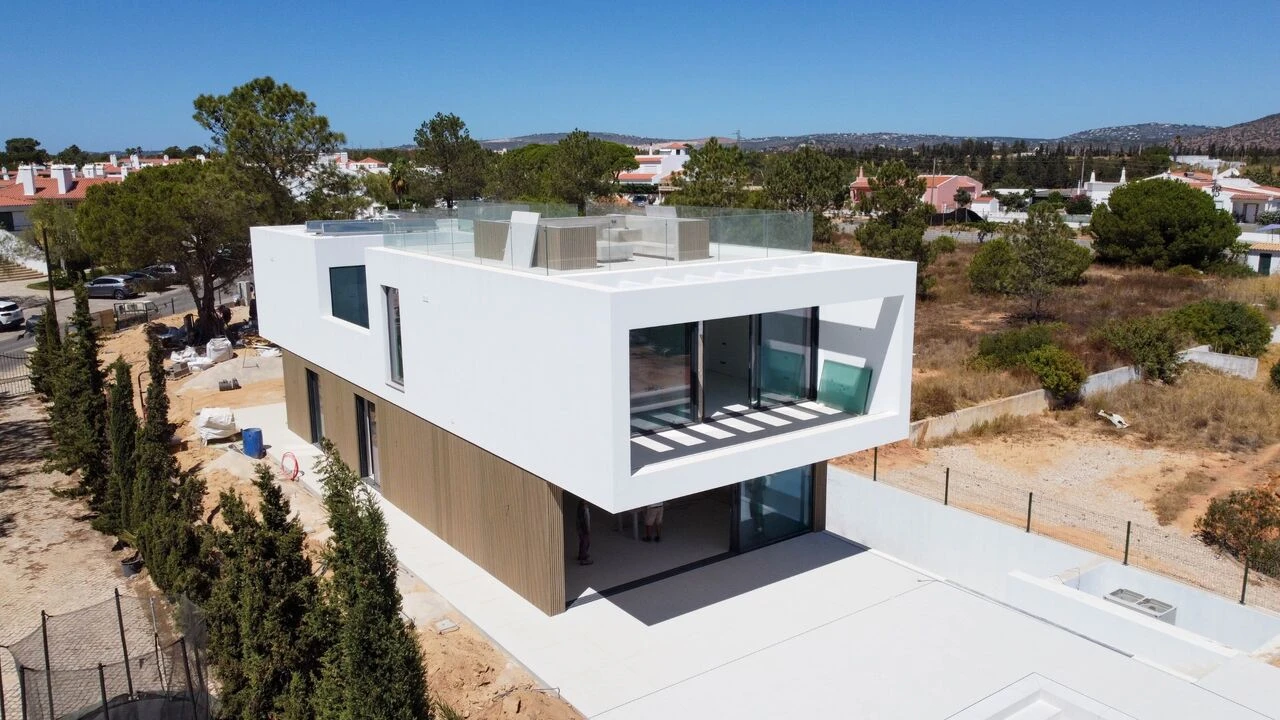 Moradia T4 para Venda em Quarteira Foto 1