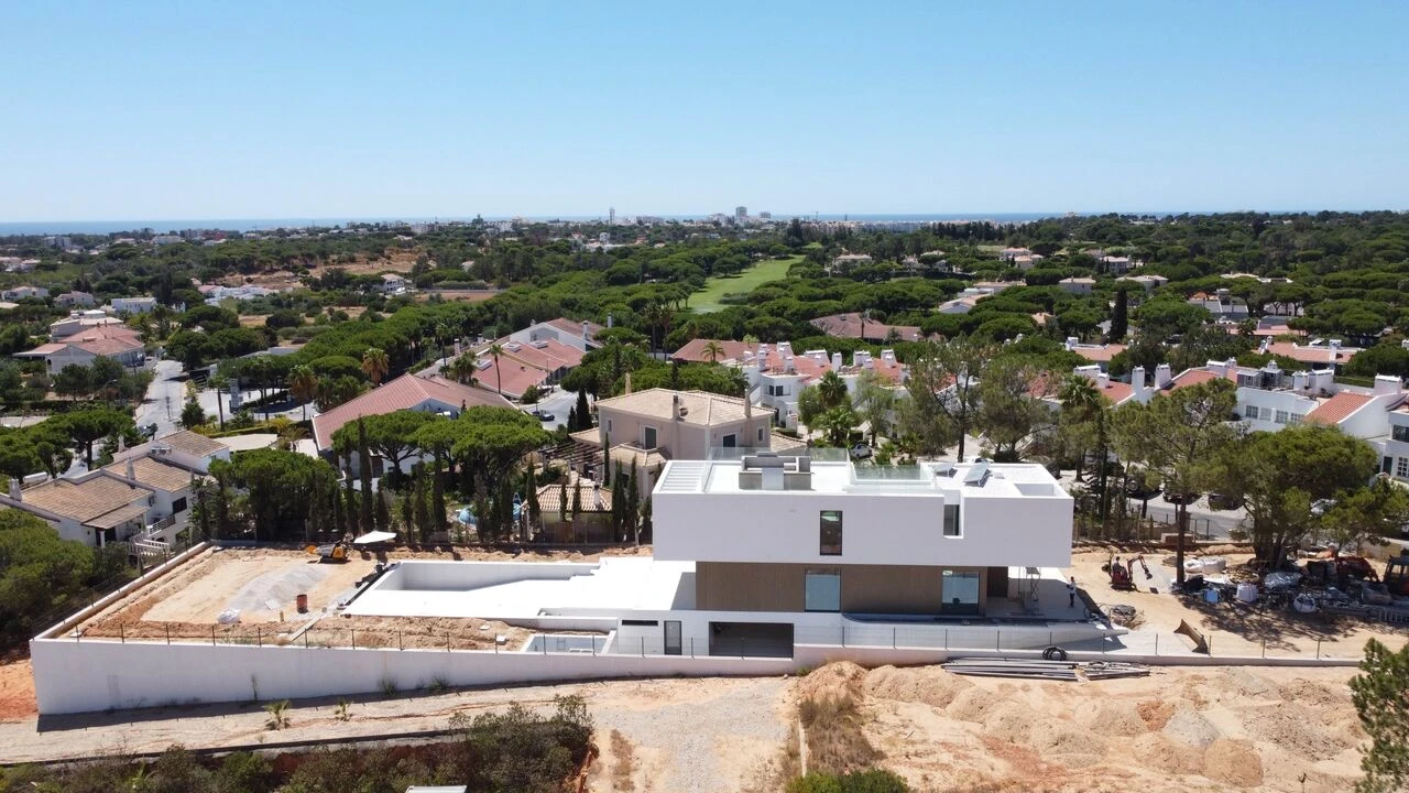 Moradia T4 para Venda em Quarteira Foto 6