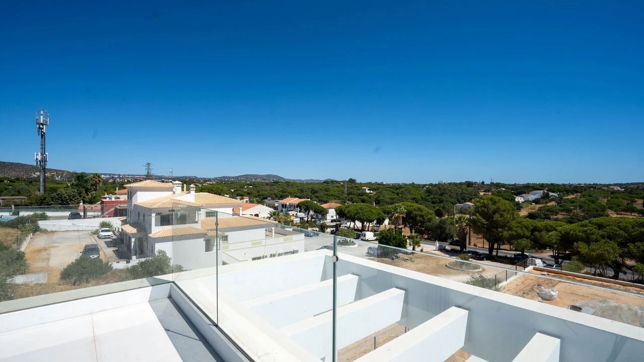 Moradia T4 para Venda em Quarteira Foto 30