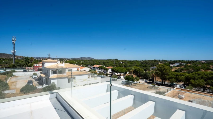 Moradia T4 para Venda em Quarteira Foto 30