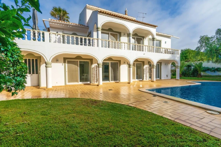 Moradia T5 para Venda em Boliqueime