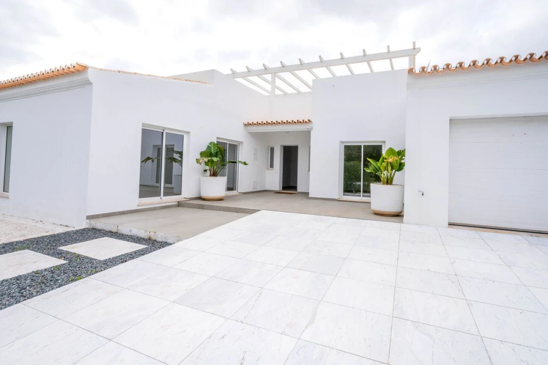 Moradia T4 para Venda em Quarteira Foto 6