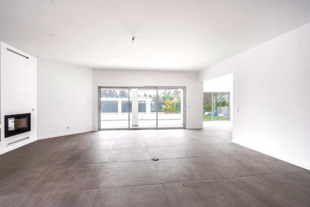 Moradia T4 para Venda em Quarteira Foto 11