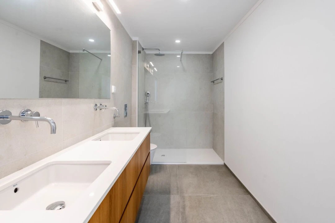 Moradia T4 para Venda em Quarteira Foto 18