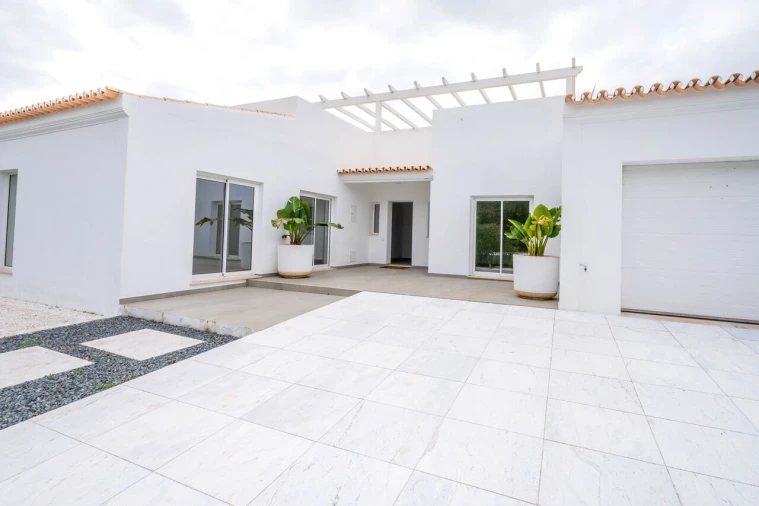 Moradia T4 para Venda em Quarteira Foto 6