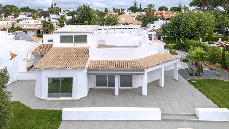 Moradia T4 para Venda em Quarteira Foto 9