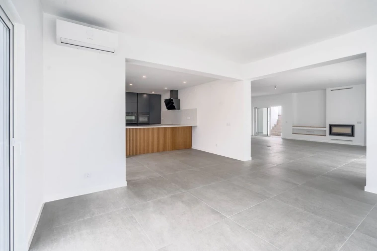 Moradia T4 para Venda em Quarteira Foto 15