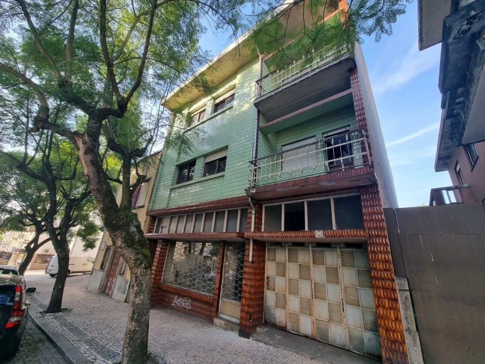 Prédio para Venda em São João da Madeira Foto 1