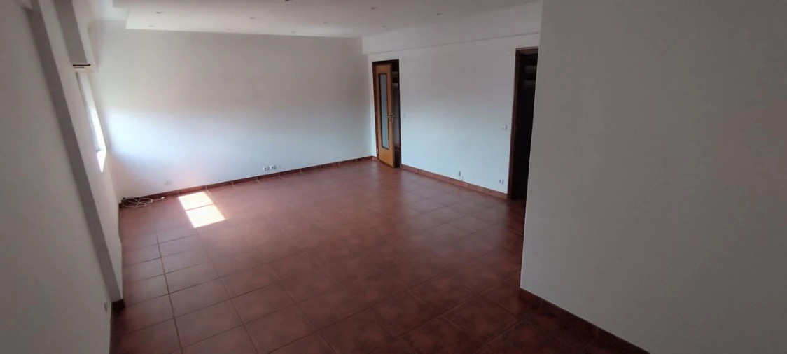 Apartamento T2 para Venda em Odivelas Foto 3
