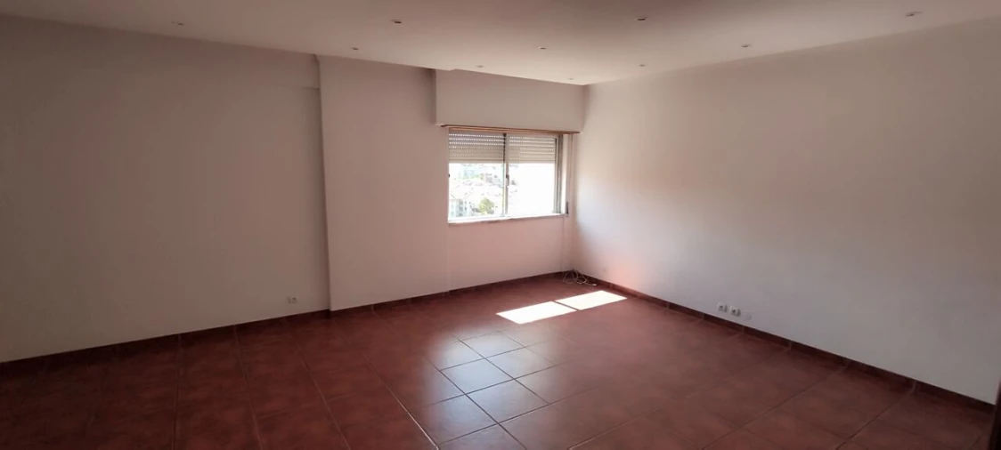 Apartamento T2 para Venda em Odivelas Foto 5