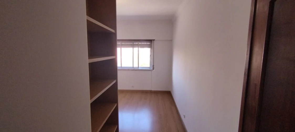 Apartamento T2 para Venda em Odivelas Foto 8
