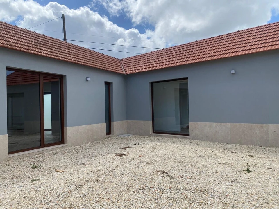 Moradia T3 para Venda em Sanguinheira Foto 32