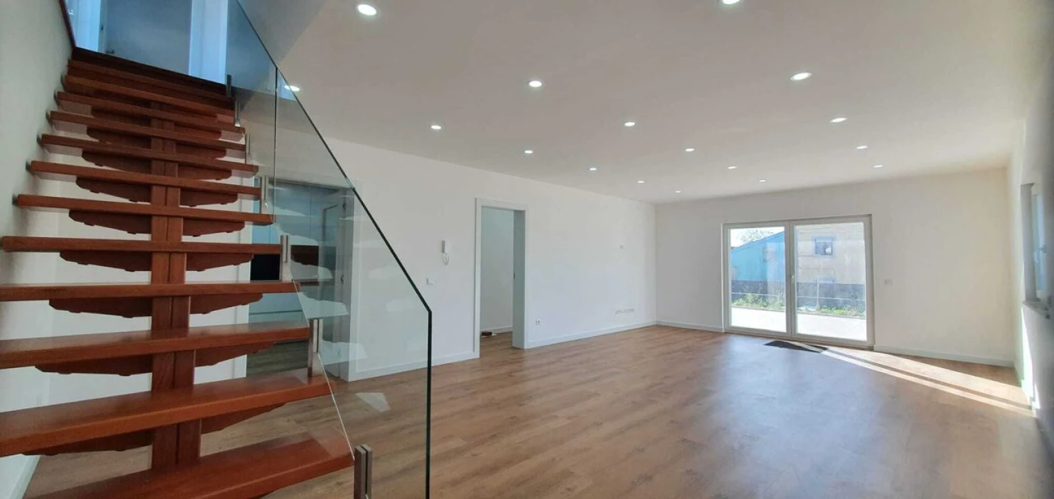 Moradia T5 para Venda em Atouguia da Baleia Foto 2