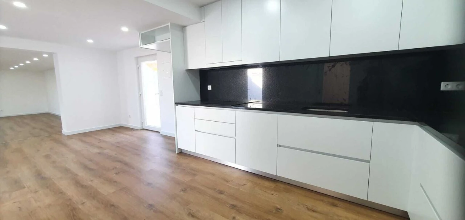 Moradia T5 para Venda em Atouguia da Baleia Foto 6