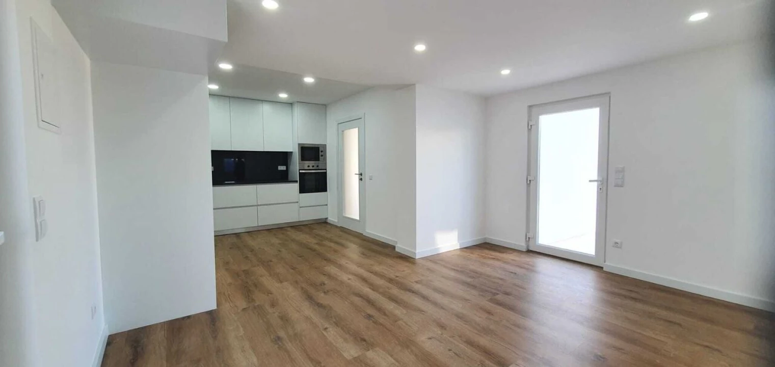 Moradia T5 para Venda em Atouguia da Baleia Foto 11